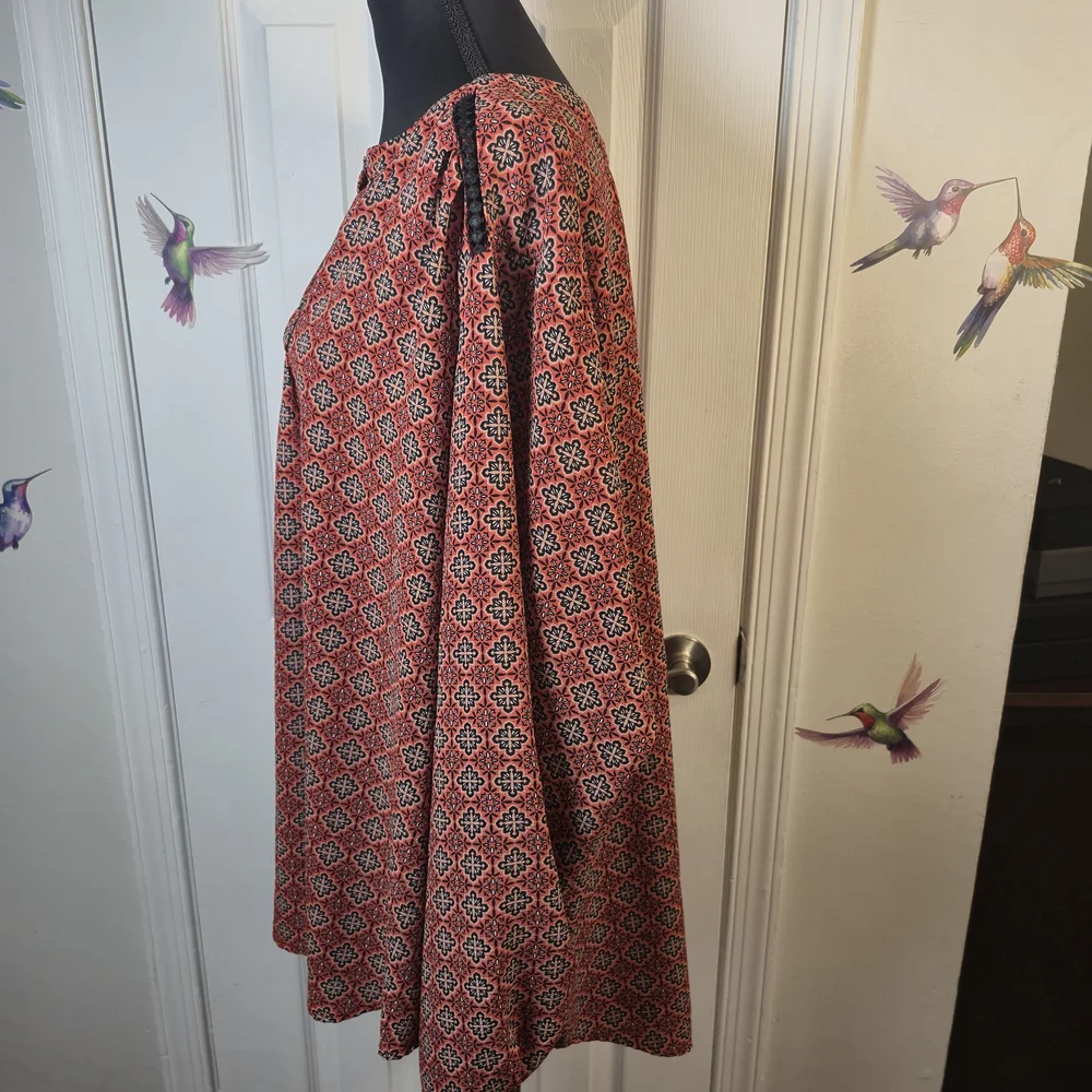 Liz Claiborne 3X Coral Black Geometric Tunic Top Roll Tab Sleeve Boho - Picture 4 of 7